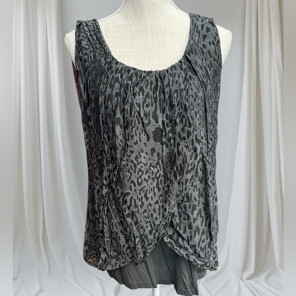 sz LG H Trend short sleeve grey leopard print criss cross layed top - Picture 1 of 4